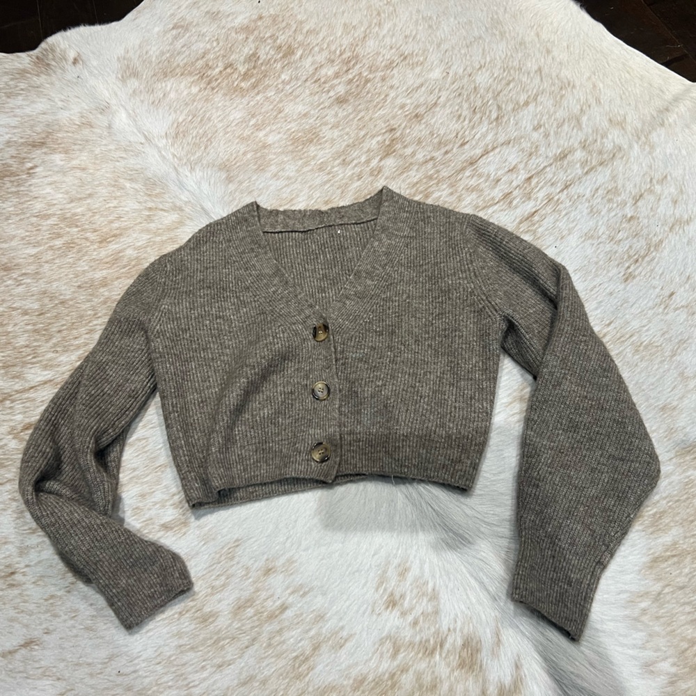 Brown/grey knit v neck button up crop cardigan